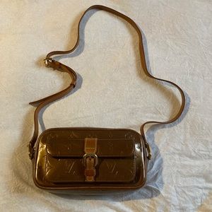 Louis Vuitton LV Shoulder Bag in very good condition.